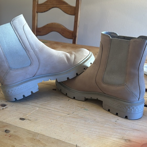 Lightly worn Timberland Chelsea Boots, size 10 - Picture 5 of 8